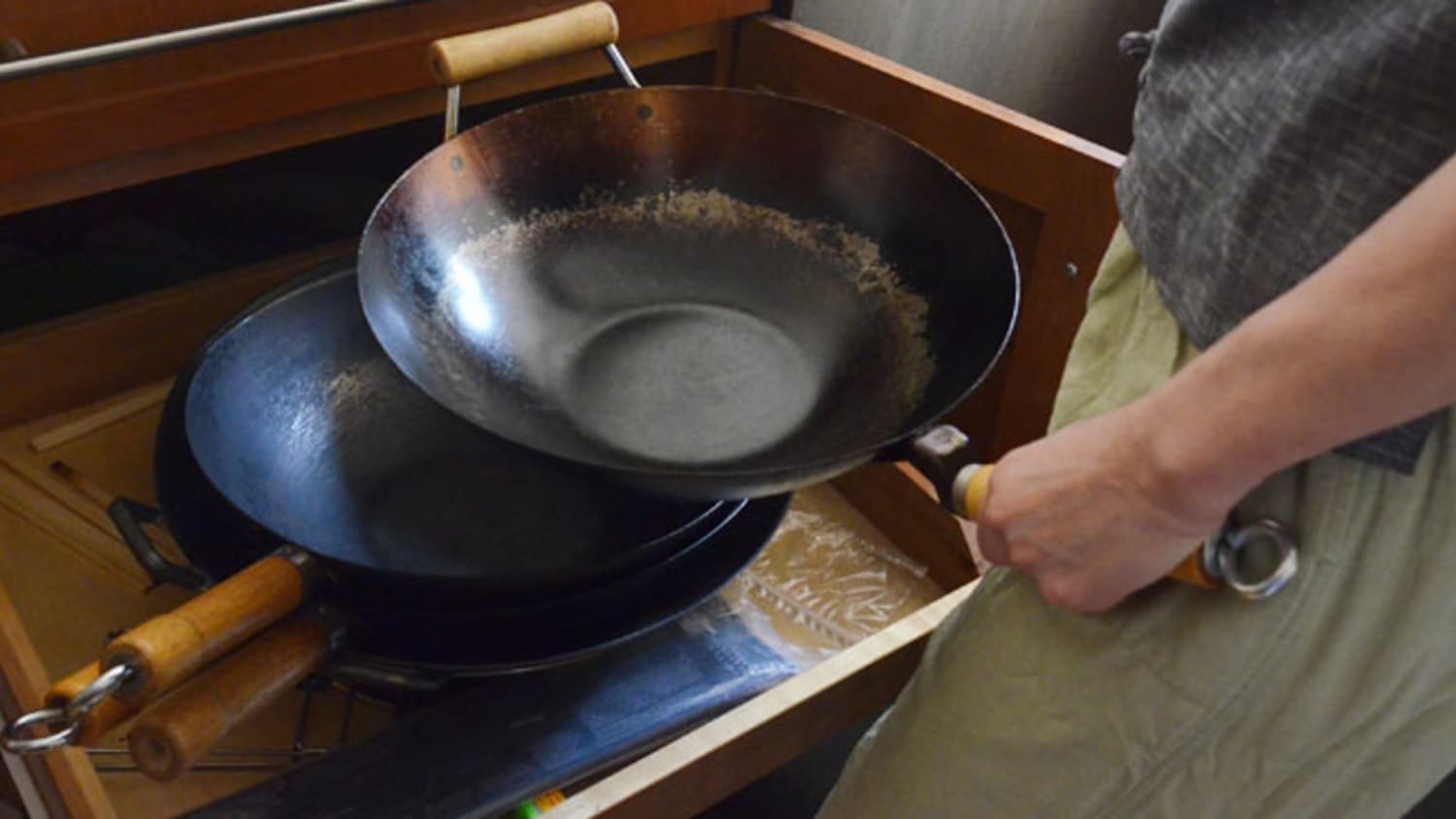 Round Bottom Wok on Induction Cooktop with Wok Ring